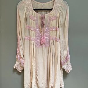 FREE PEOPLE BOHO EMBROIDERED MINI DRESS with liner. Size M